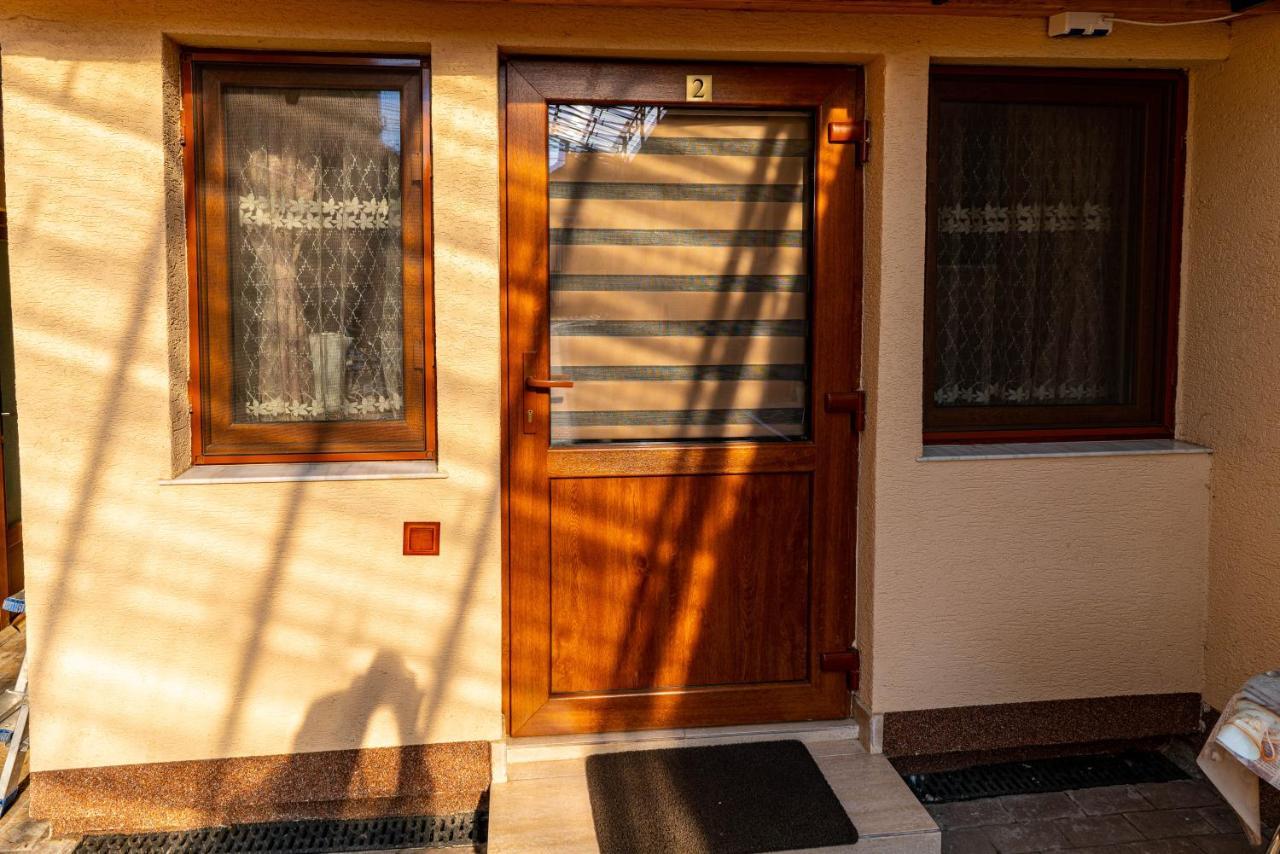 La Bebe 2 Beds Apartment Hunedoara Luaran gambar