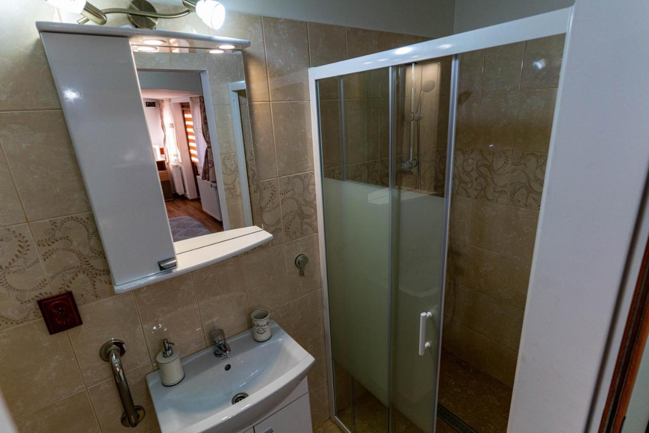 La Bebe 2 Beds Apartment Hunedoara Luaran gambar